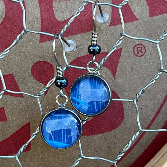 Trader Joe’s earrings 12mm airplane - Picture 1 of 3